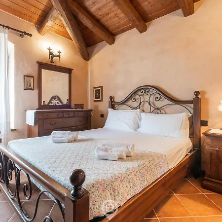 Seafront Rustic Hideaway Villa