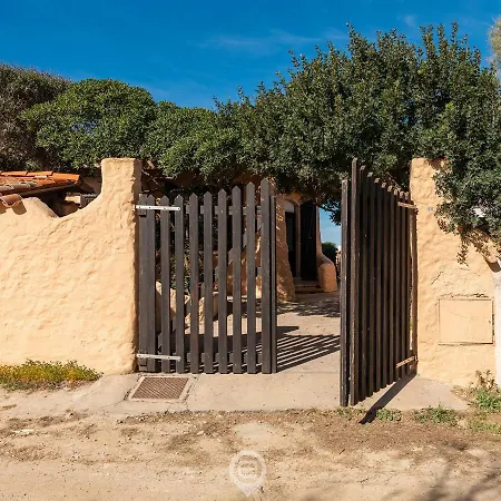 Seafront Rustic Hideaway *